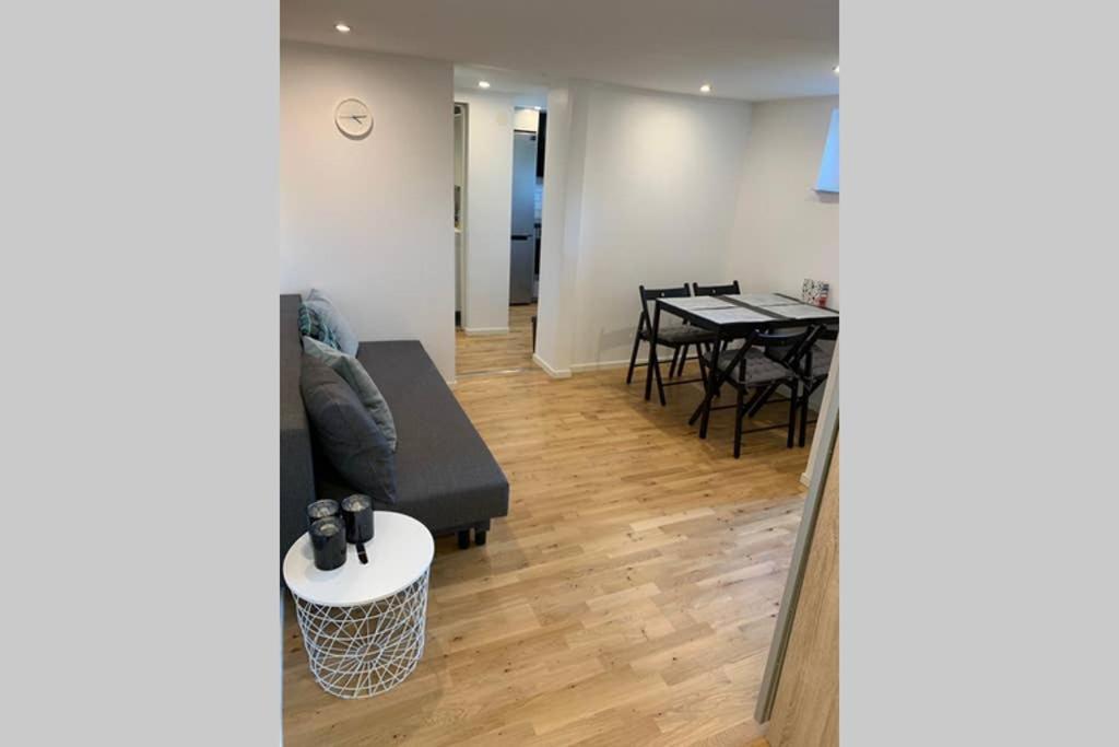 Nyrenoverat Kaellarlaegenhet Apartment Ljungskile Exterior photo